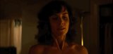 Alison brie - &#39;glow&#39; s1e01 (tidak ada suara, adegan seks) snapshot 3