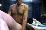 Beau-père sexy dans un sauna snapshot 4