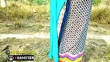 Indische tante zeigt großen engen arsch und muschi im freien mit Hindi Audio snapshot 4