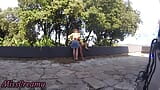 Une femme exhibitionniste nue masturbe la bite d’un inconnu dans... Tous marchent dans la rue - Misscreamy snapshot 11