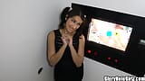 Warkocze Kitty Latina ssie jebanie kutasa w Gloryhole Joy Session! snapshot 1