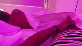 Une belle-mère partage son lit et se fait sodomiser. Sous-titres en anglais snapshot 11