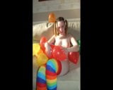 Haley naakt met ballonnen snapshot 10