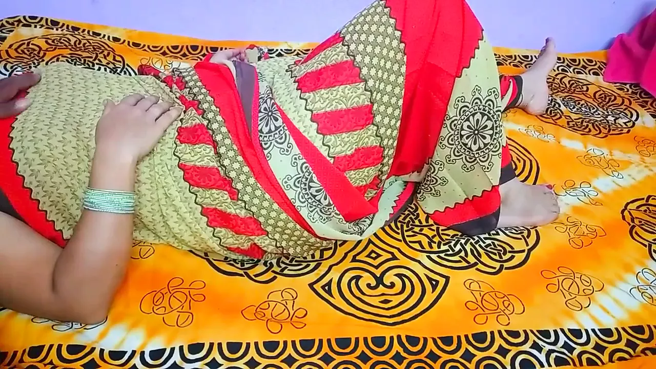 Chachaa Ki Shadishuda Ladki Anjane Me Chud Gai: Asian Porn feat. Auntyin