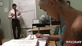 Whorny films - ragazza magra tatuata con grandi tette scopa professore dotato snapshot 2