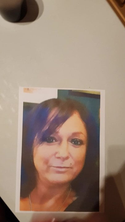 Andrea Fox vzdává hold na obličeji