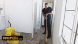 Nerdy trường đại học con trai nhận đít thô điều trị qua các janitor snapshot 2