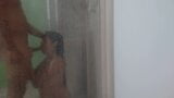 Une adolescente latina infidèle baise sa copine dans la salle de bain avec une grosse bite noire snapshot 10