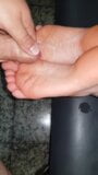 Goldsandalen, Footjob, Teil 2 snapshot 2