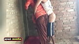 印度女学生病毒性爱 mms.大屁股印度学生妹被邻居男孩站着后入式性交。 snapshot 4