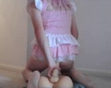 Sissy in rosa cavalca snapshot 2