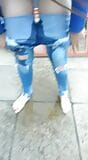 GARDEN PEE Orinando en mis apretados jeans ajustados snapshot 3