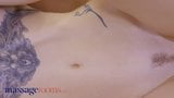 Salas de masaje - la nena holandesa alternativa Esluna da una mamada aceitosa en primer plano snapshot 16