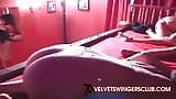 Velvet Swingers Club – wanita dewasa amatir digilir di pesta seks di rumah snapshot 7