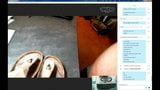 Klaarkomen op teenslippers op Skype kijkend naar Birkenstocks sandalen snapshot 5