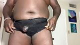 Las bragas de la hija están llenas de semen de papá (papá oso negro masturbándose y ordeñando polla negra) snapshot 1