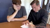 Buff Priest knallt katholischen Altarboy-Twink snapshot 3
