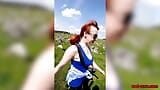 Hete milf rode xxx gaat voor een topless wandeling met Pasen snapshot 5