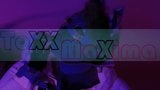 Toxx Maxima в Kitty чистит ее грязные лапы snapshot 2