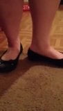 Kızım ayakkabı deniyor snapshot 4