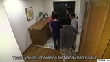 Madre japonesa loca subtitulada organiza fiesta para hija tímida - ellas vestidas, él desnudo snapshot 2