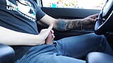 Stiefschwester hilft mir beim abspritzen während der fahrt (handjob abspritzen) snapshot 5