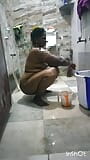 Tamil cameriera sta facendo il bagno a casa parte 1 snapshot 9