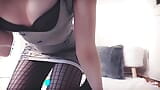 시스루 블랙 팬티 스타킹과 타이트한 로터 드레스를 입은 오르가즘 snapshot 3