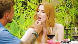 Tushy - deslumbrante ruiva Scarlett explora seu leque anal snapshot 9