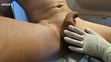 Waxing pelernya! Pelanggan yang bahagia muncrat orgasme setelah handjob.  Akhir yang bahagia snapshot 2