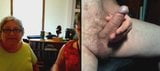 Une bite poilue pour deux femmes matures devant une webcam snapshot 3