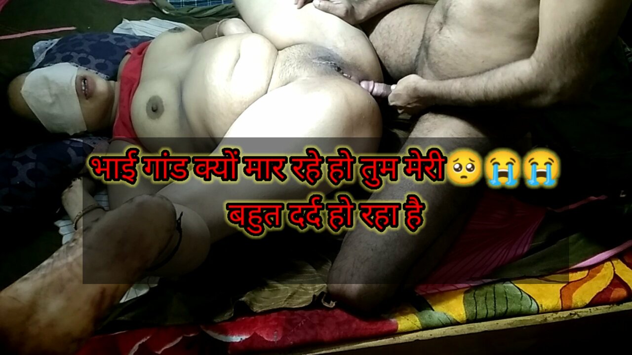 Saudara perempuan milf yang kacau, sendirian di rumah. 