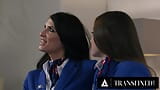 Transfixed - trans stewardess Zariah Aura neukt hete collega Hazel Moore tijdens vertraagde vlucht snapshot 3