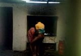 乡村孟加拉boudi在厨房被性交 snapshot 8