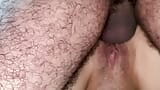 Un beau-père baise sa belle-fille, trou du cul béant, creampie anal profond, vidéo maison amateur réelle snapshot 16