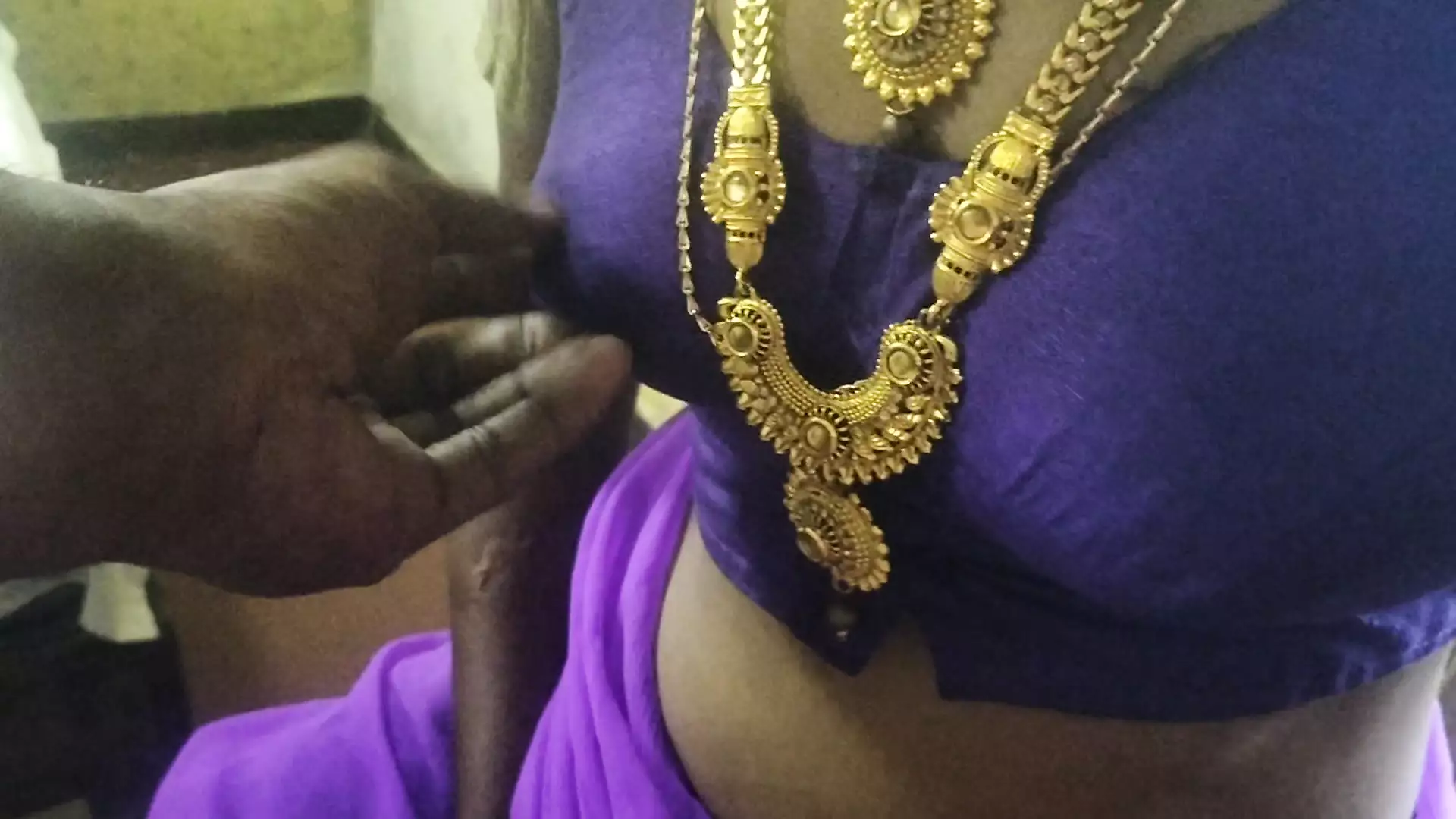 Tamil mallu girl lip lock with husband and face lick boob show in closeup.