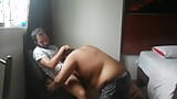 OSO JOVEN CHUPANDOME LA VERGA A TOPACT ORIENTAL EN EL HOTEL PARTE 02 snapshot 3