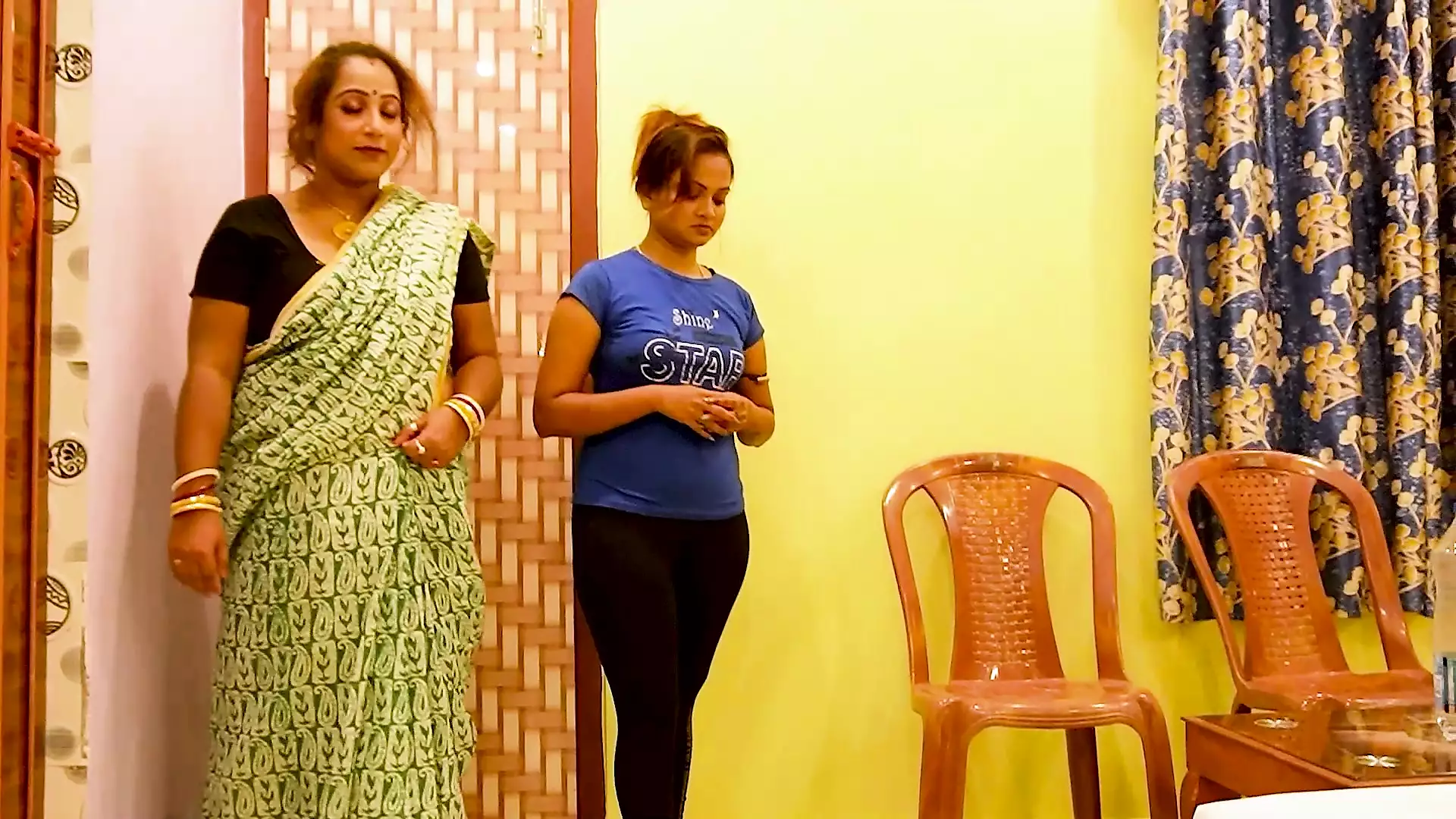 मम्मी की बेटी के सामने सुंदर आदमी द्वारा चुदाई, हार्डकोर सेक्स