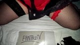 Transvestitenfantasie und Auspacken von sexy obsessiven Dessous snapshot 19