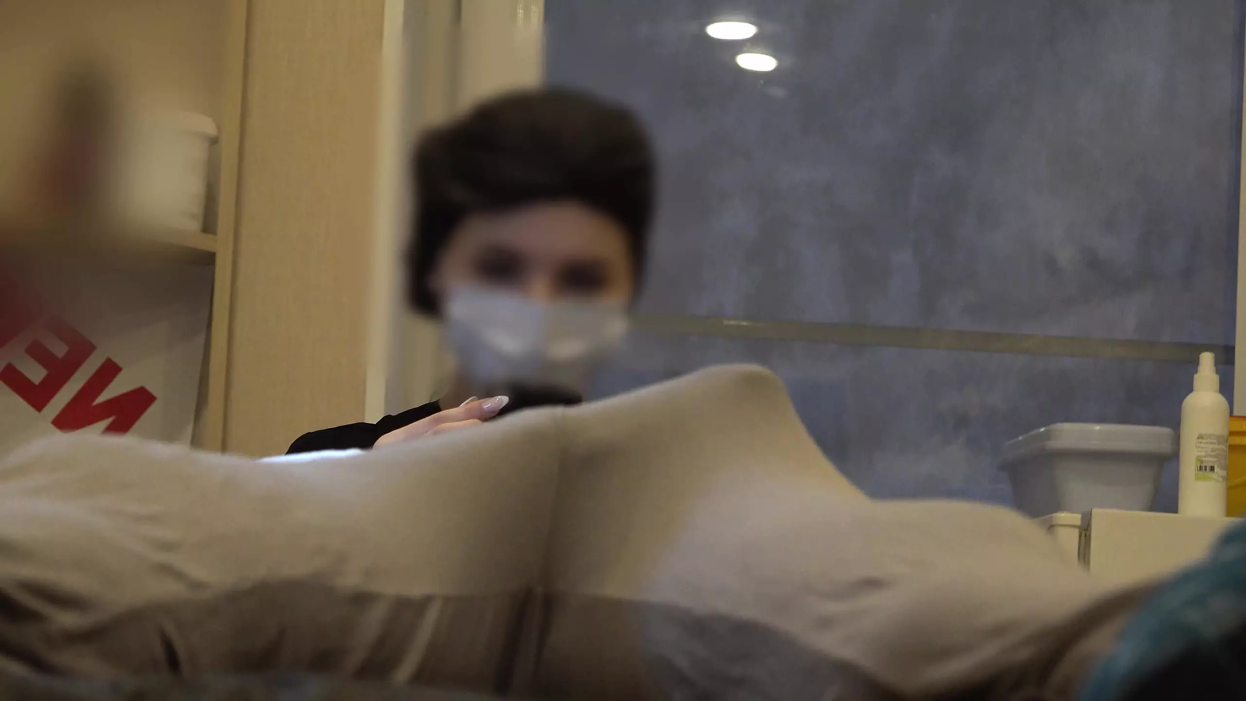 Free watch & Download Bulge dick flash at a beautician appointment