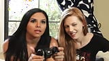 Missy Martinez en Pepper Kester hebben seks na videogames snapshot 3