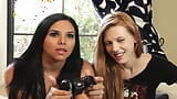 Missy Martinez y Pepper Kester tienen sexo después de los videojuegos snapshot 3