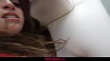 Sarah Raine, adolescente aux gros seins, se fait baiser par une grosse bite, POV snapshot 15