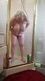 Zusammenstellung: Sexy Oma duscht und zeigt ihre fette Muschi und ihre riesigen Titten snapshot 15