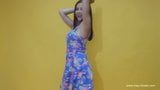 Desnudos, vestido de flores snapshot 2