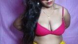 孟加拉家庭主妇mona暴露她乳白色的胸部 snapshot 6