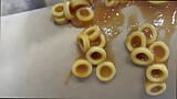 Entspannen sie sich zum sprudeln in Spaghetti Hoops - WAM Video snapshot 6