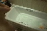 Nmln, une MILF sexy joue dans le bain! snapshot 3