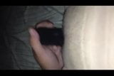 Cuckold gebruikt grote zwarte lul dildo op Phani tijdens het aftrekken snapshot 4