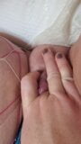 Ein Finger bringt meine riesige nasse gepumpte Muschi zum Kommen - Herrin Gina snapshot 7